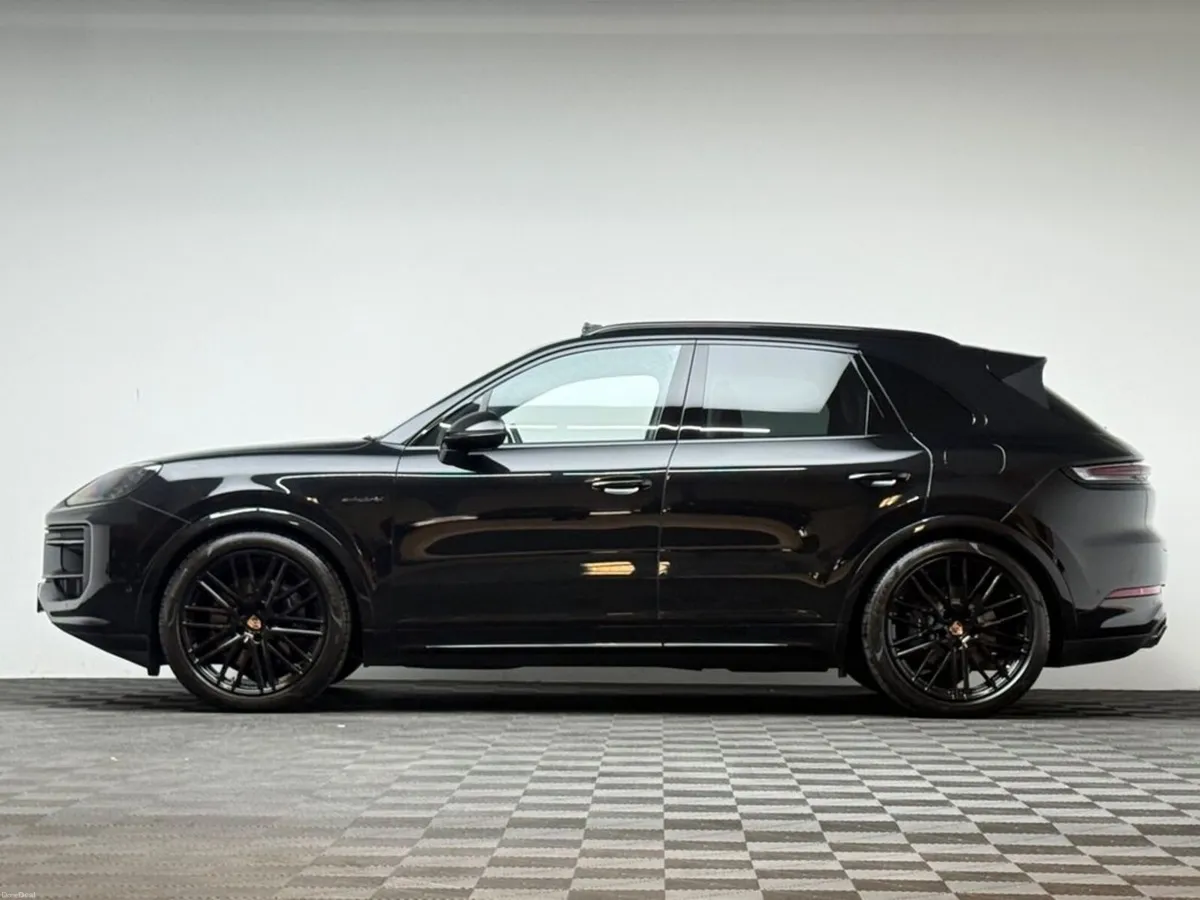 Porsche Cayenne BLACK EDITION V6 E-HYBRID - Image 4