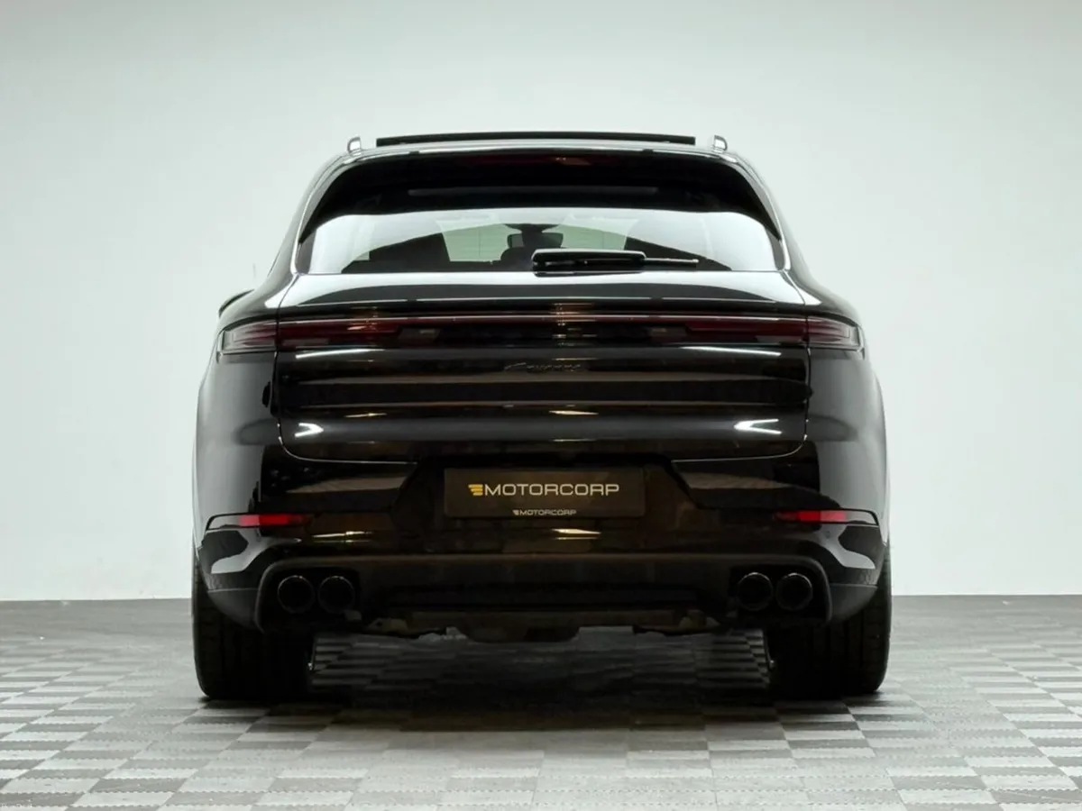 Porsche Cayenne BLACK EDITION V6 E-HYBRID - Image 6