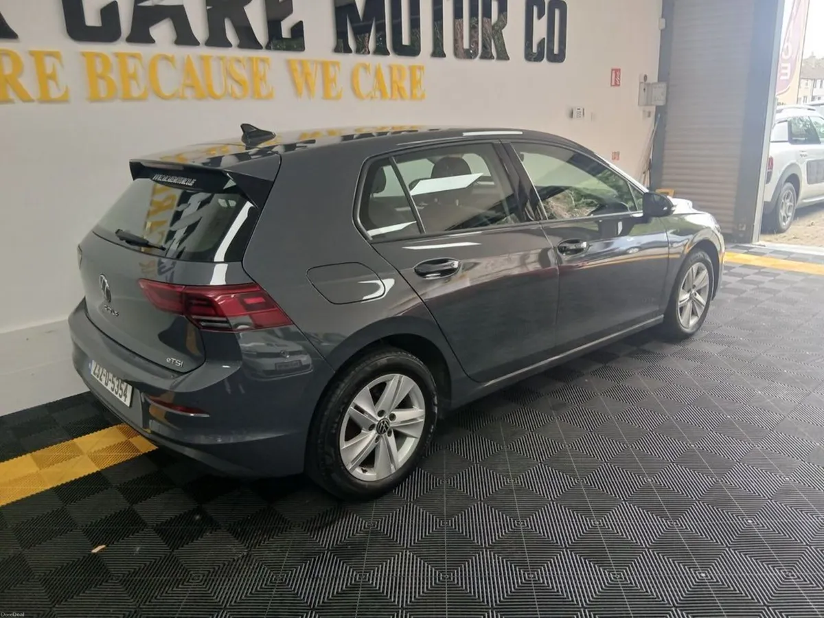 Volkswagen Golf Life 1.0 TSI Mhev 110HP 5 - Image 4