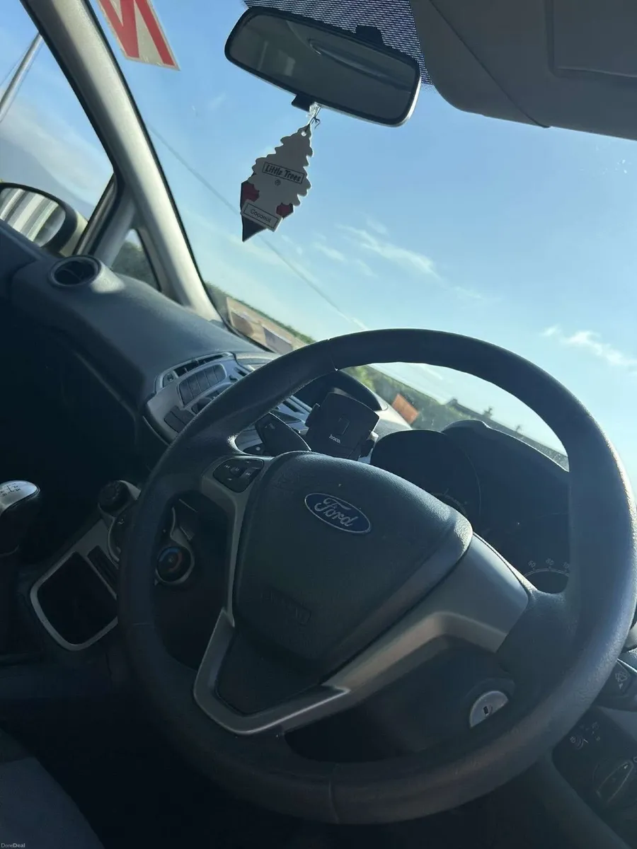 Ford Fiesta 2009 - Image 2