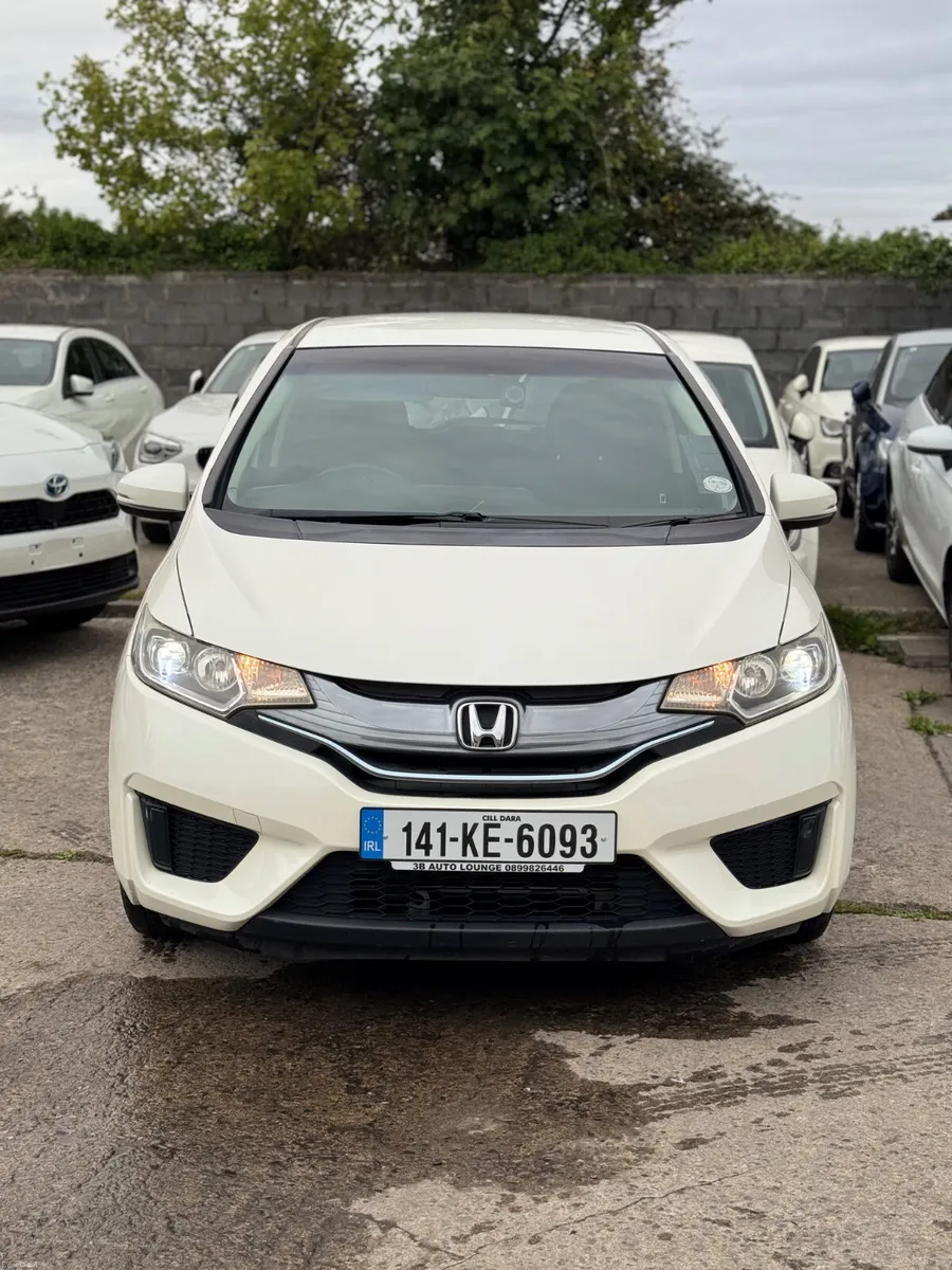 HONDA FIT 1.5 Hybrid Auto 2014 77000 KM 2 keys - Image 2