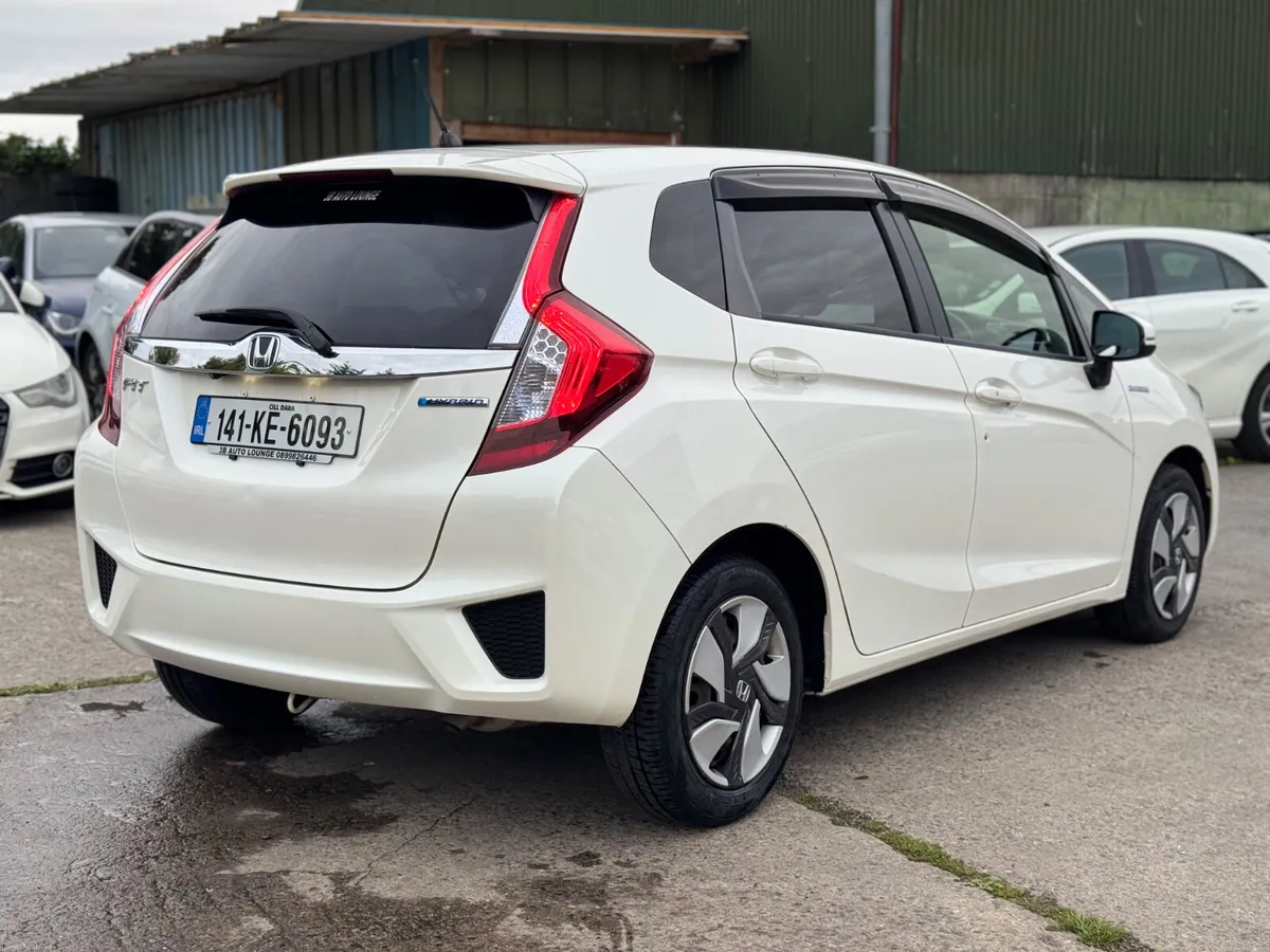 HONDA FIT 1.5 Hybrid Auto 2014 77000 KM 2 keys - Image 4