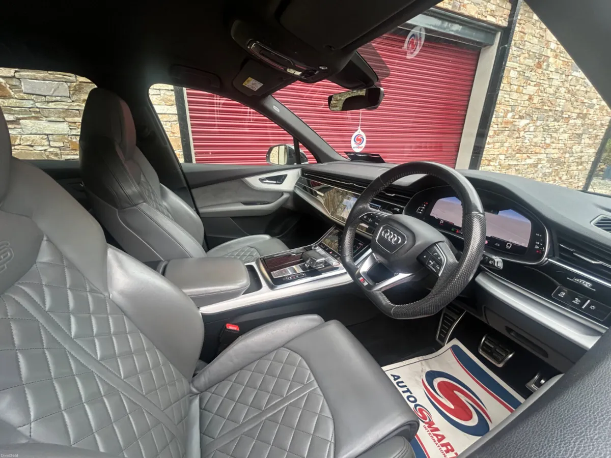 201 Audi SQ7 4.0TDI V8 7 SEATER - Image 6