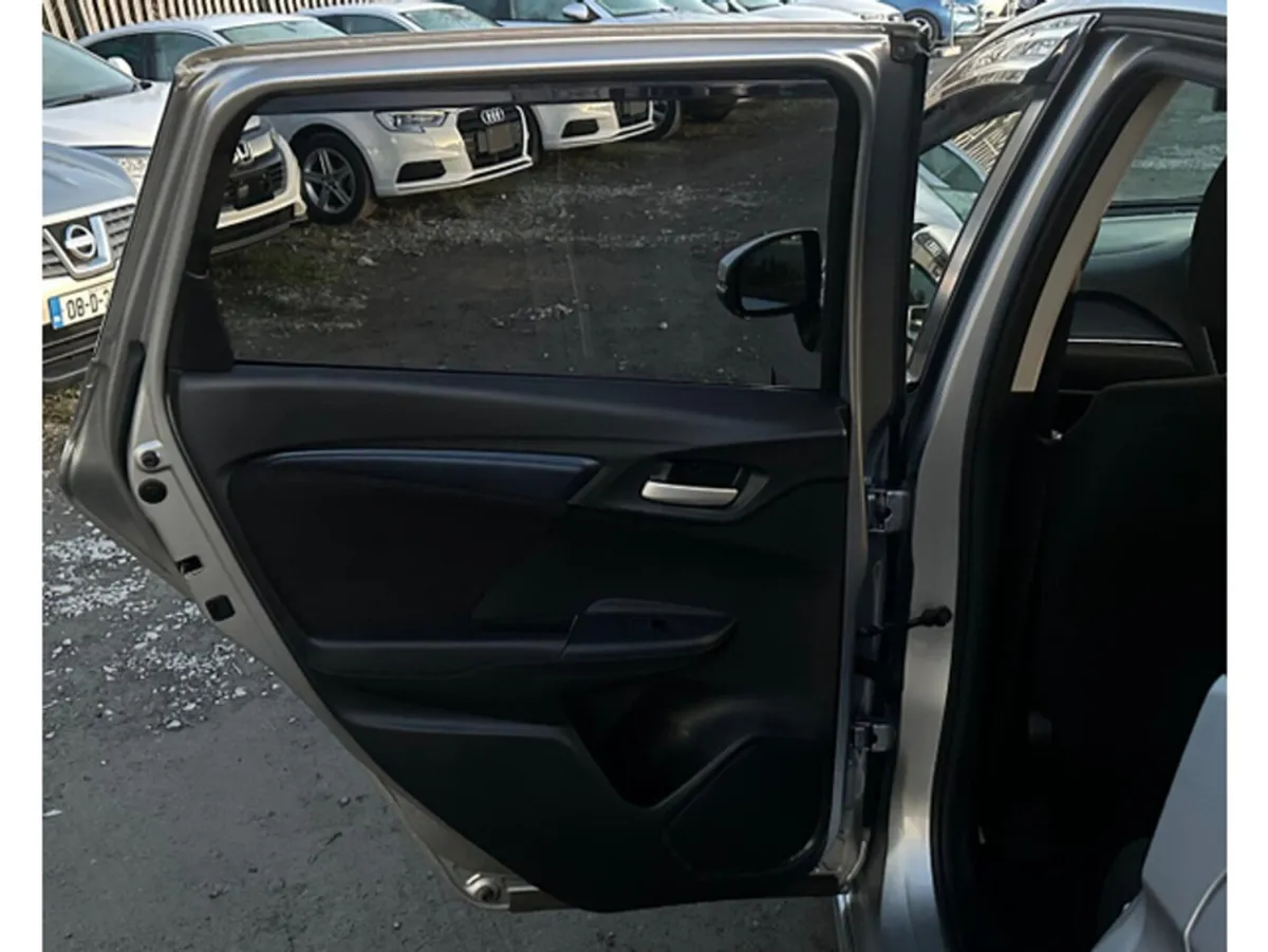 Honda Shuttle 1.5 Automatic petrol hybrid - Image 6