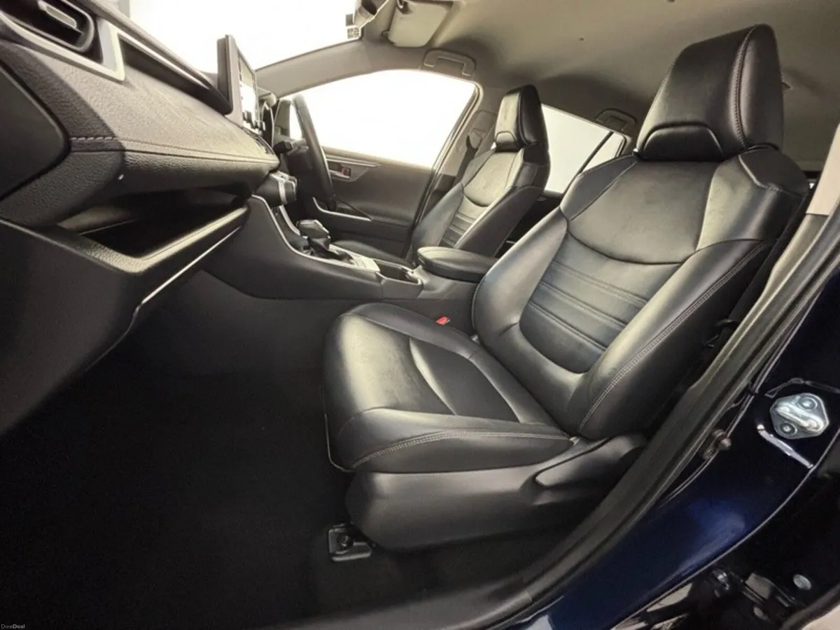 Toyota RAV4 HYBRID SOL - Image 6