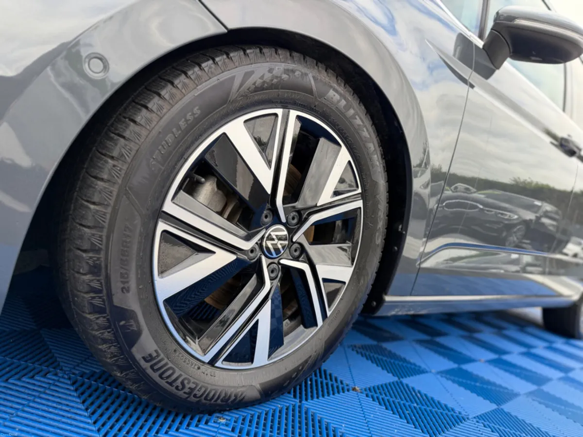 Volkswagen Touran HIGHLINE - 2.0L DIESEL - 7 SEATS - Image 6