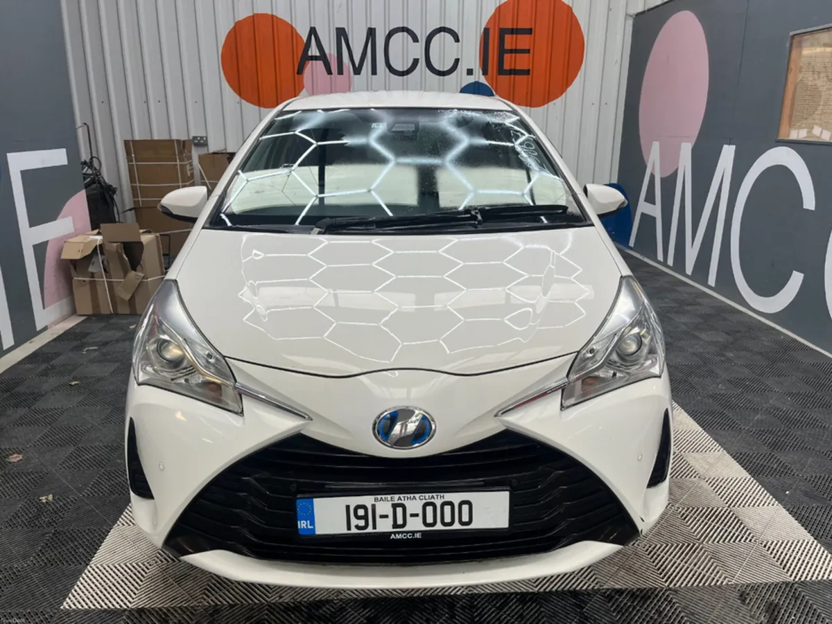 Toyota Vitz 2019 TOYOTA VITZ 5D HYBRID F 82KM 1.5 - Image 2