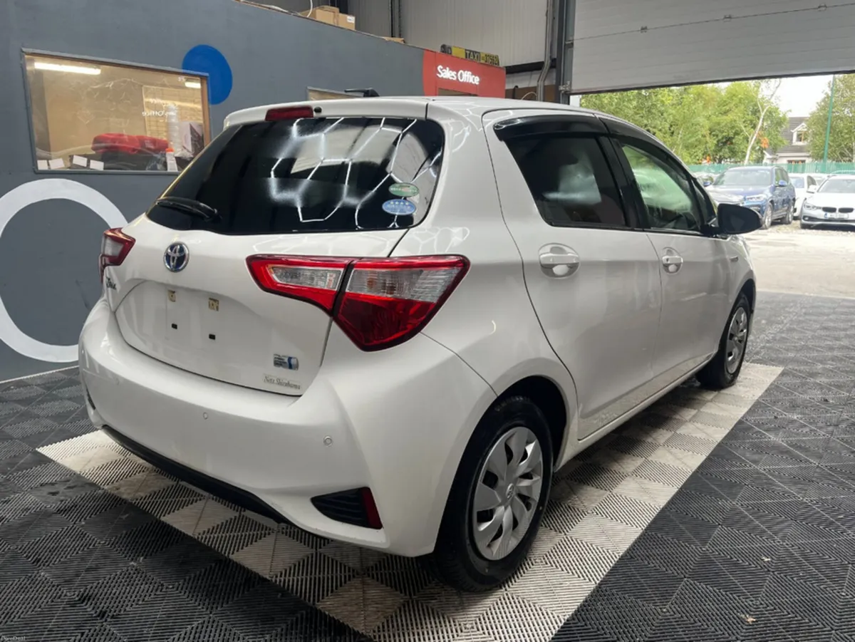 Toyota Vitz 2019 TOYOTA VITZ 5D HYBRID F 82KM 1.5 - Image 4