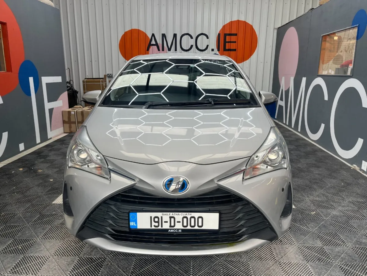 Toyota Vitz 2019 TOYOTA VITZ HYBRID F 89KM 1.5 AUT - Image 2