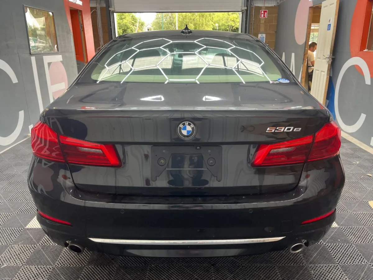 BMW 5-Series 2018 BMW 530E E LUXURY I-PERFORMANCE - Image 4