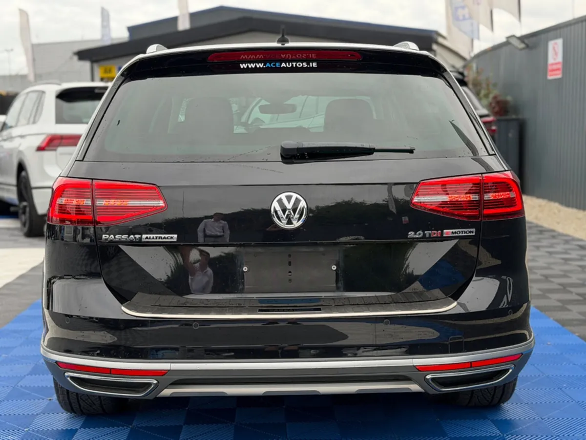 Volkswagen Passat ALLTRACK - 4WD - 2.0L DIESEL - A - Image 6
