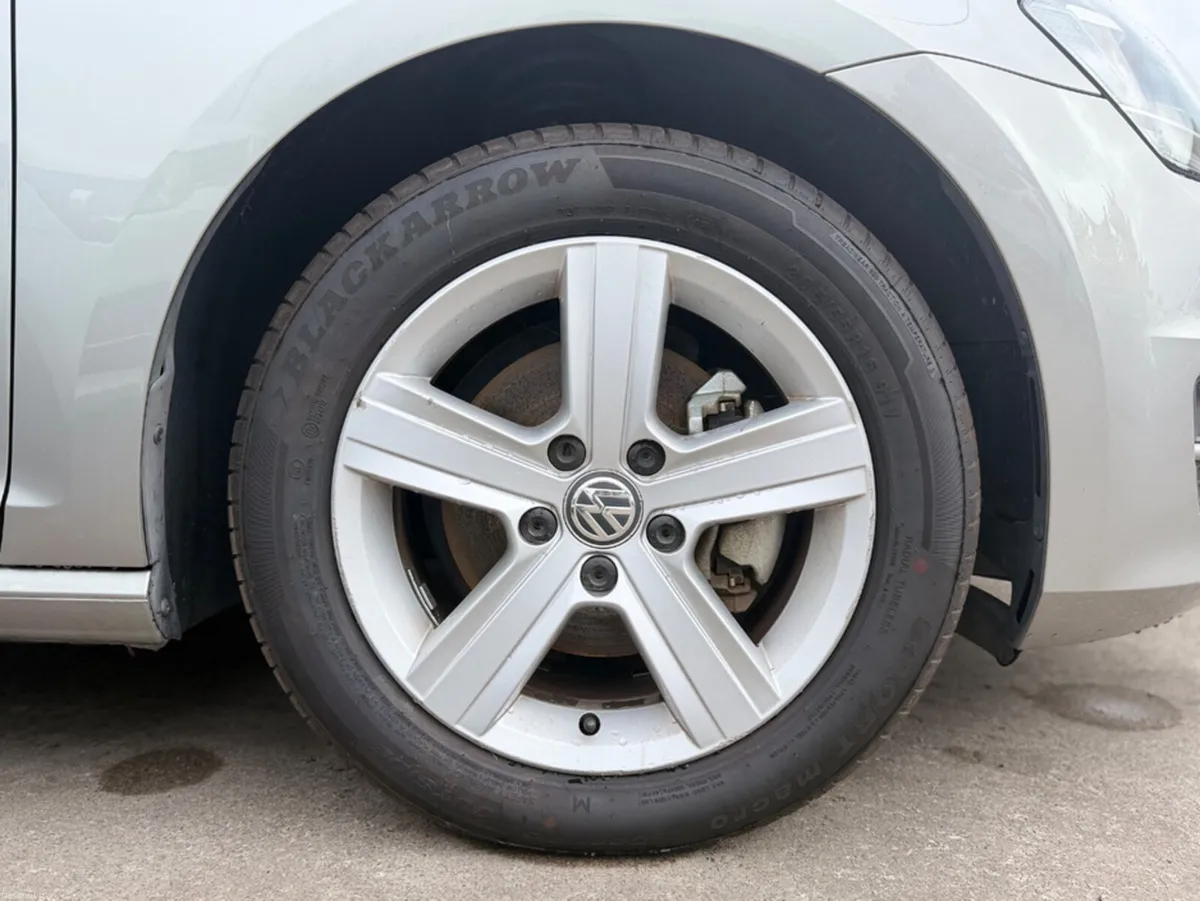 Volkswagen Golf Automatic & Upgraded Alloy Wheels - Image 4