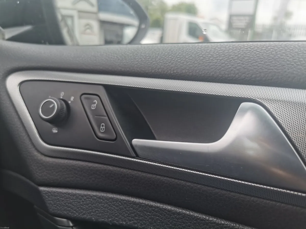 Volkswagen Golf TRENDLINE 1.6 TDI MANUAL 5SPEED 3D - Image 3