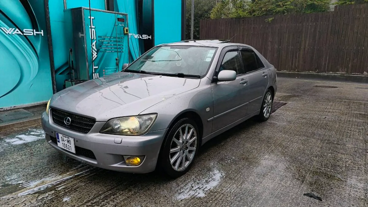 Lexus IS200 LE - Image 2