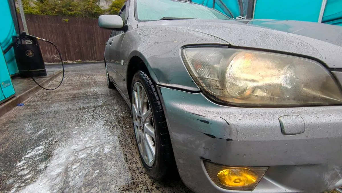 Lexus IS200 LE - Image 6