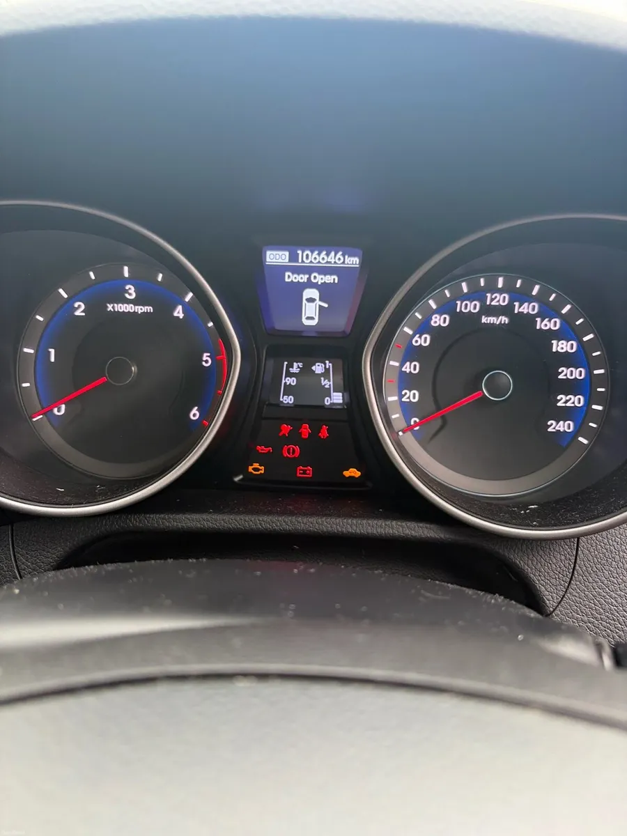 Hyundai i30 low kms - Image 5