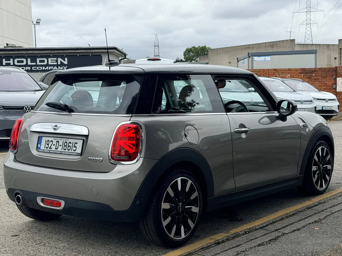 2019 Mini Cooper. LEATHER NTERIOR..SUNROOF - Image 6