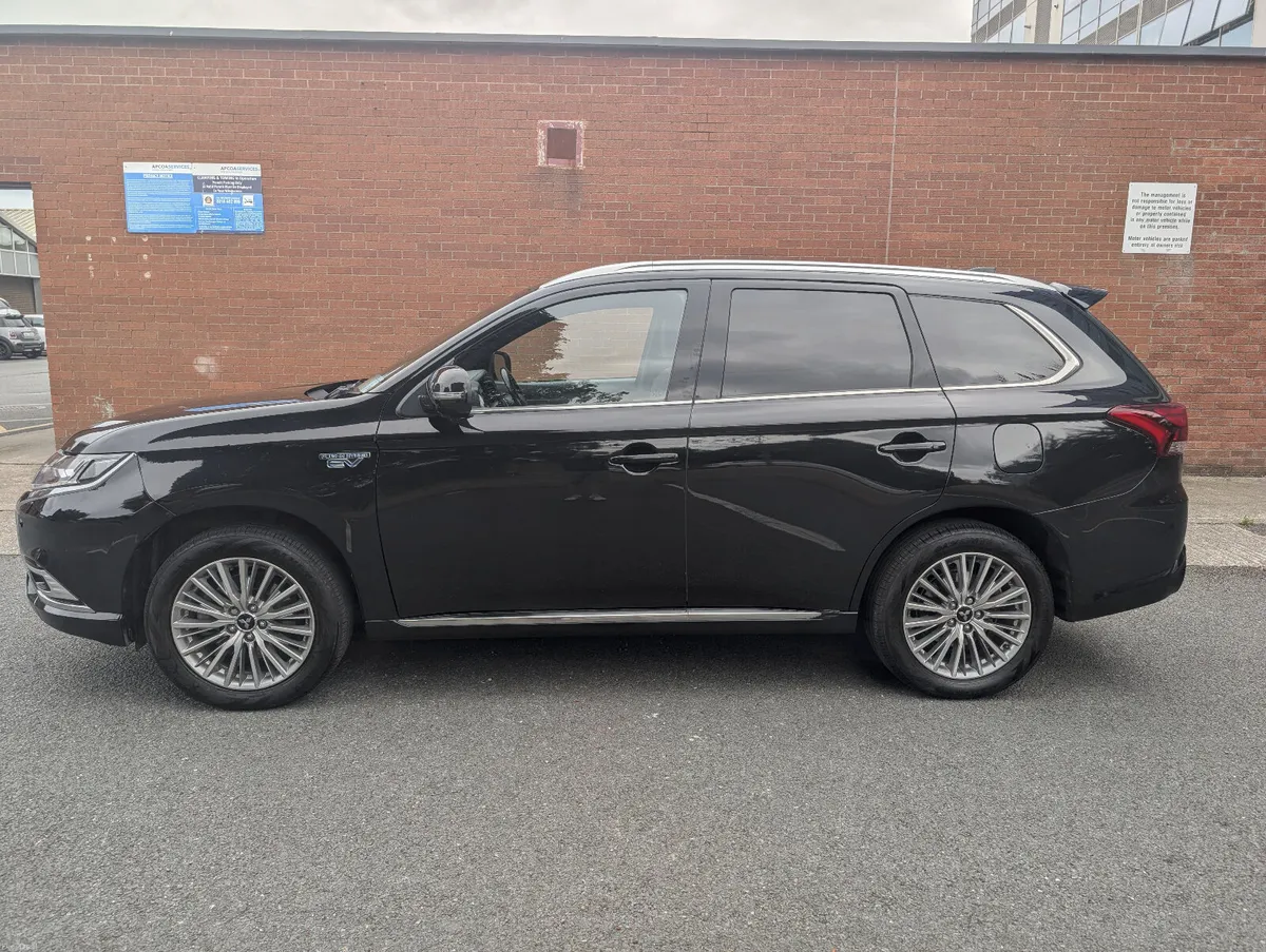 Mitsubishi Outlander PHEV Exceed Safety - Image 5