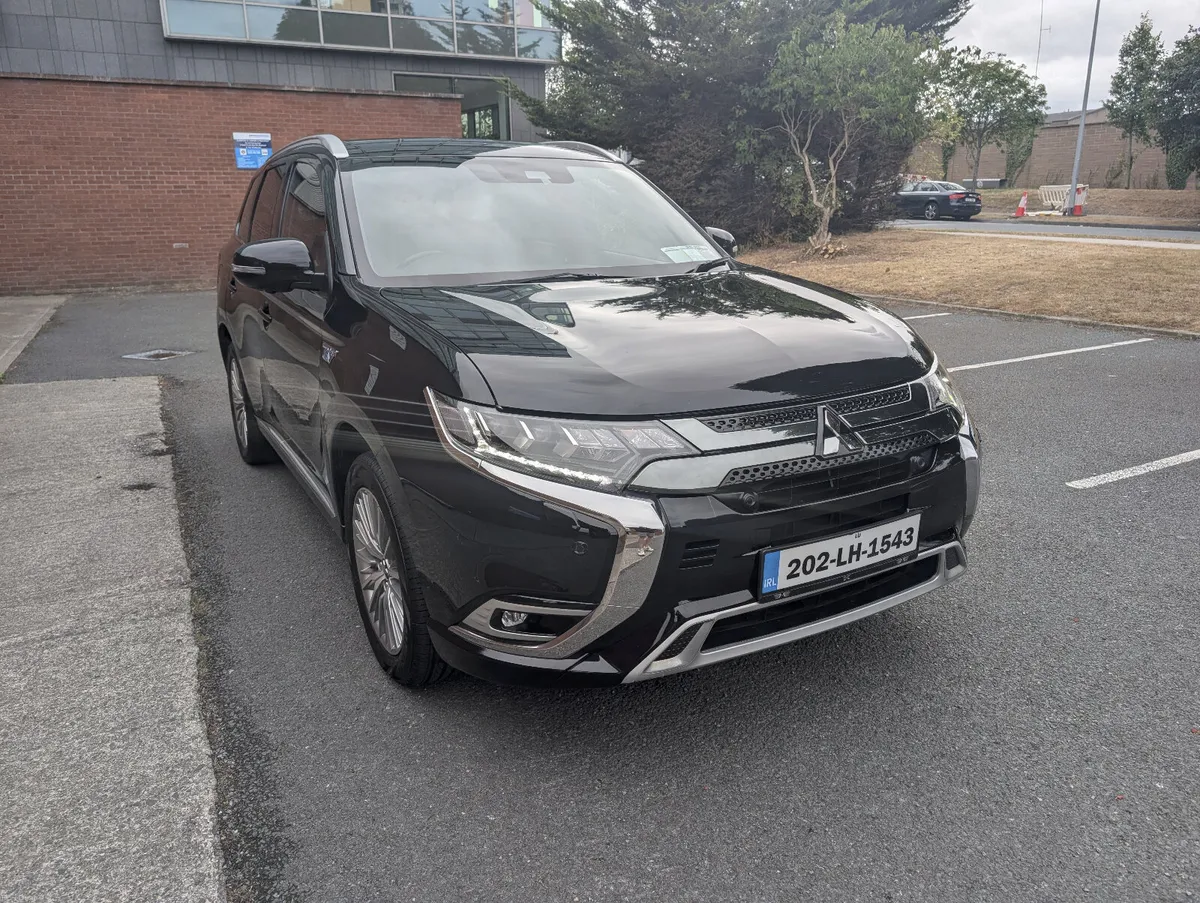 Mitsubishi Outlander PHEV Exceed Safety - Image 2