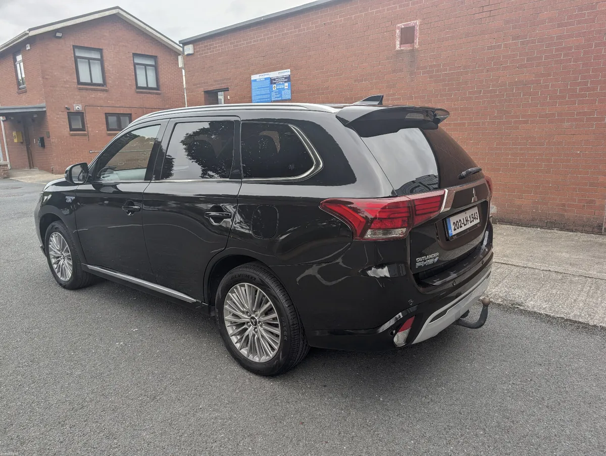 Mitsubishi Outlander PHEV Exceed Safety - Image 6