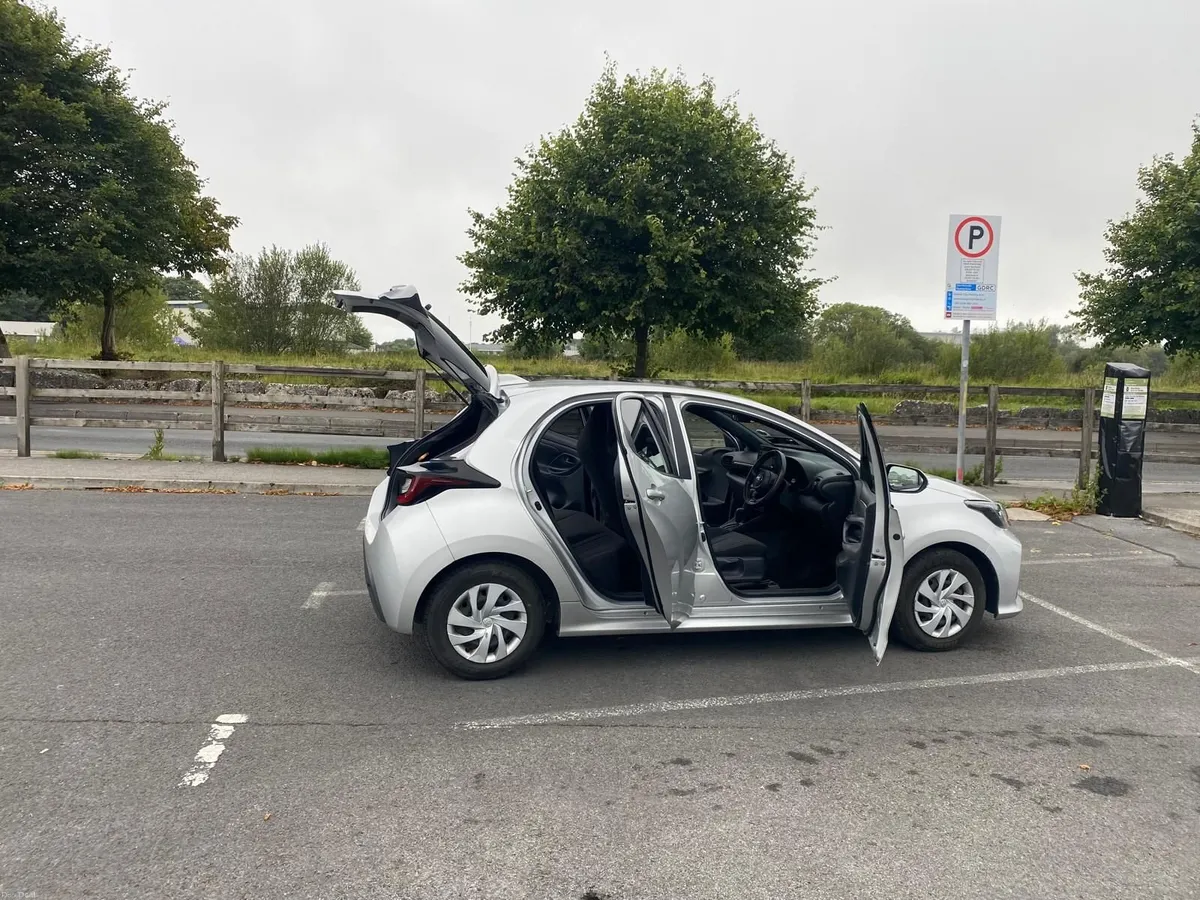 Automatic Toyota Yaris 2020 - Image 2