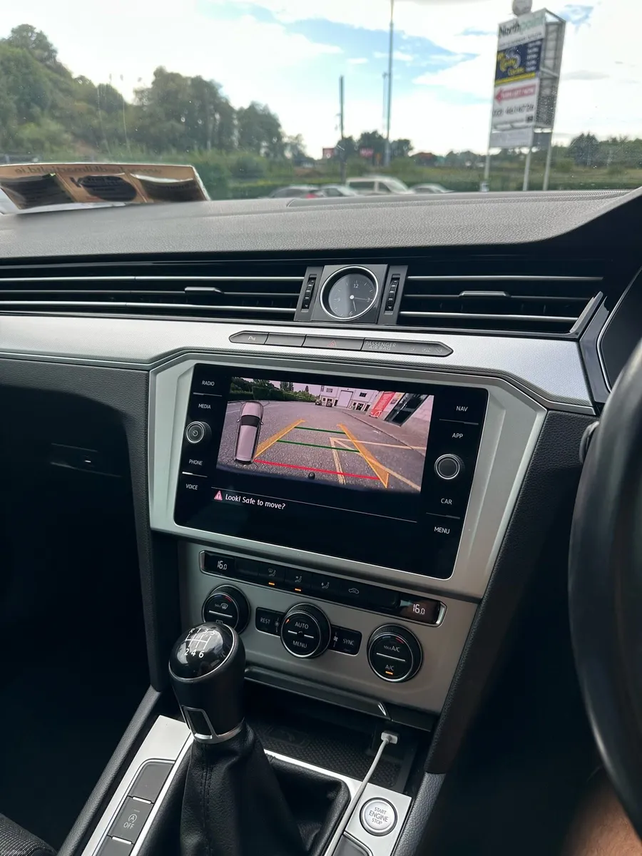 VW Passat - Image 4