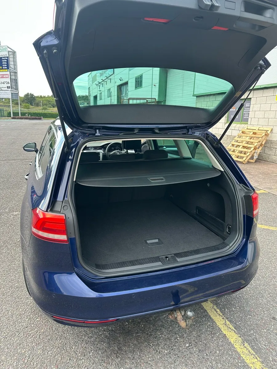 VW Passat - Image 5