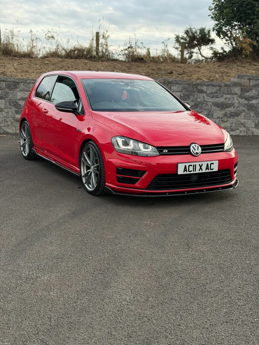 2015 Volkswagen Golf R - Image 3