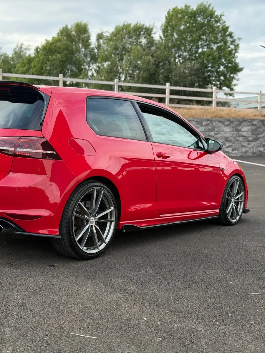 2015 Volkswagen Golf R - Image 5