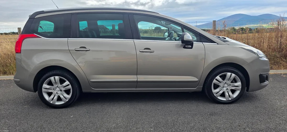 Peugeot 5008 2015 - Image 1