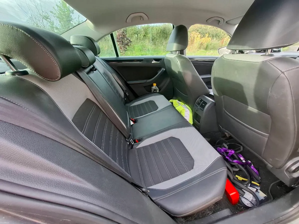 Volkswagon jetta - Image 6