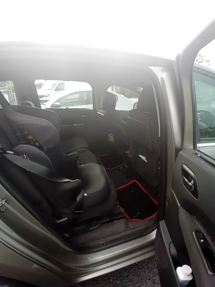 Peugeot 5008 2013 7 seater diesel - Image 2