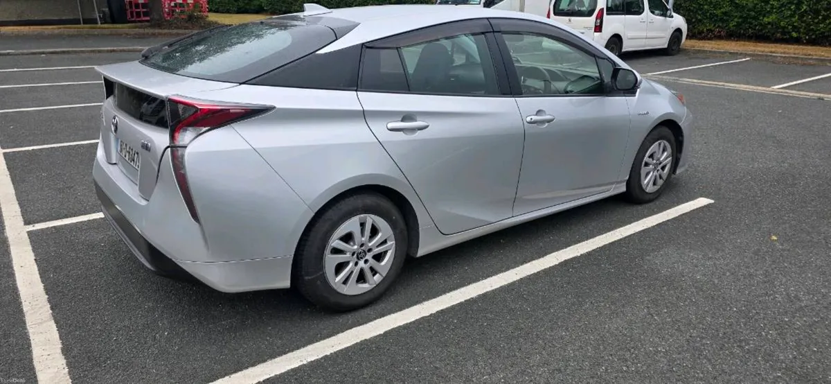 Toyota Prius (2016)

HYBRID LUXURY new nct - Image 3