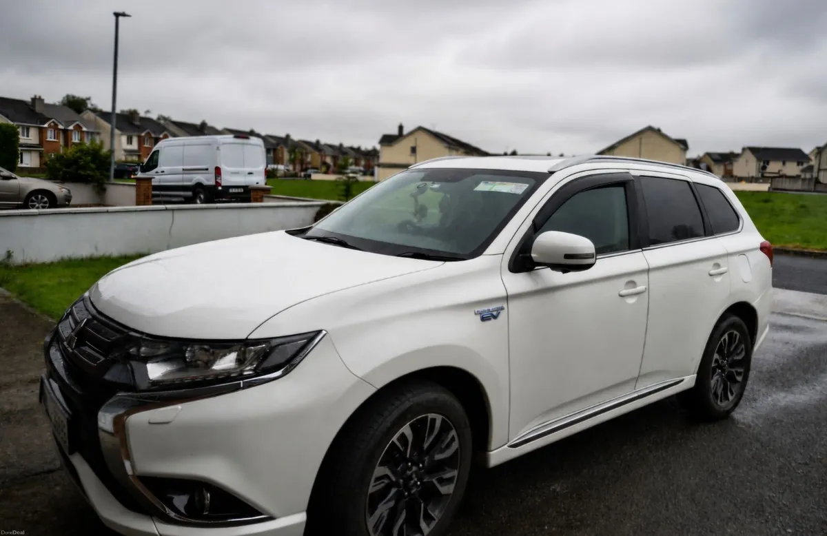 Mitsubishi Outlander 2017 - Image 1