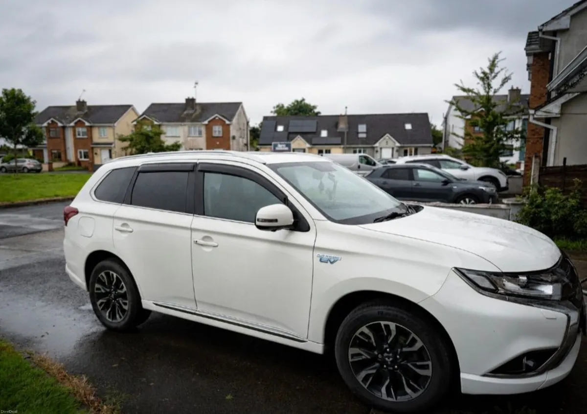 Mitsubishi Outlander 2017 - Image 2