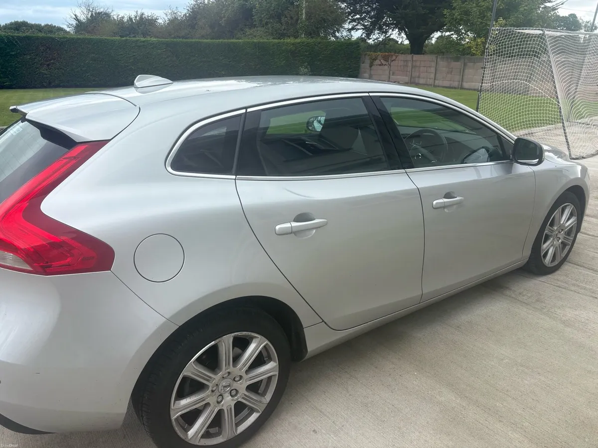 Car - Image 4