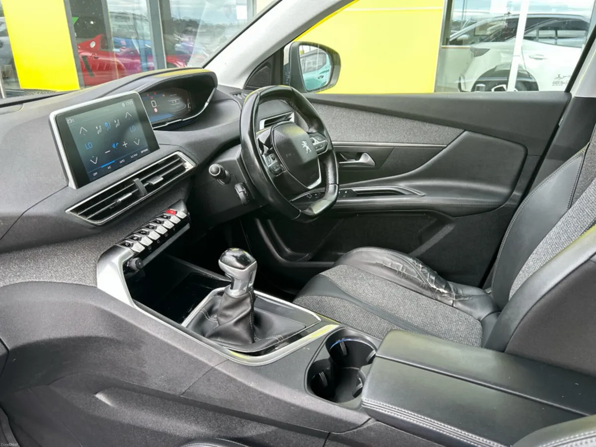 Peugeot 3008 ALLURE 1.2 130 6.3 4DR - Image 2