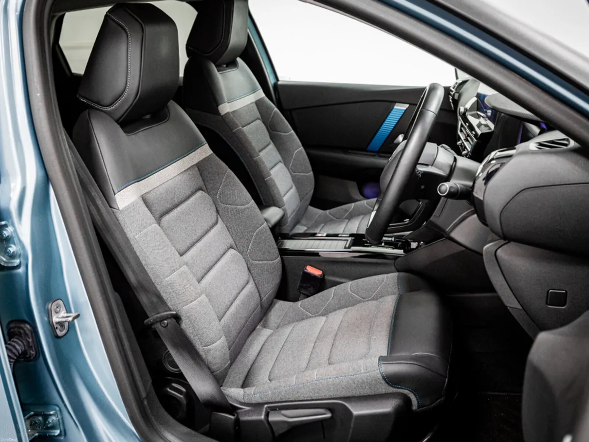 Citroen C4 ë-C4 C-Series Edition 50kWh 135HP - Image 3