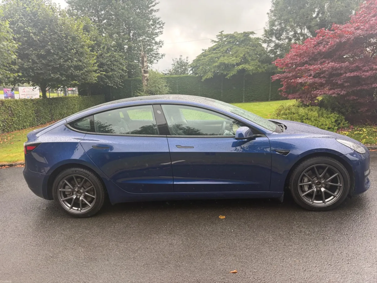 Tesla Model 3 LONG RANGE AWD ALL MODELS - Image 4