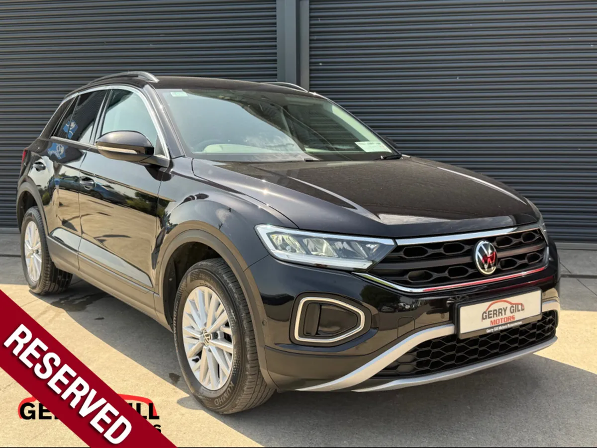 Volkswagen T-Roc LIFE 2.0 TDI MANUAL 6SPEED FWD 11 - Image 1