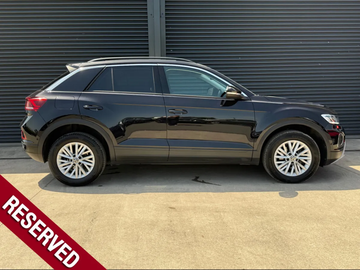 Volkswagen T-Roc LIFE 2.0 TDI MANUAL 6SPEED FWD 11 - Image 3