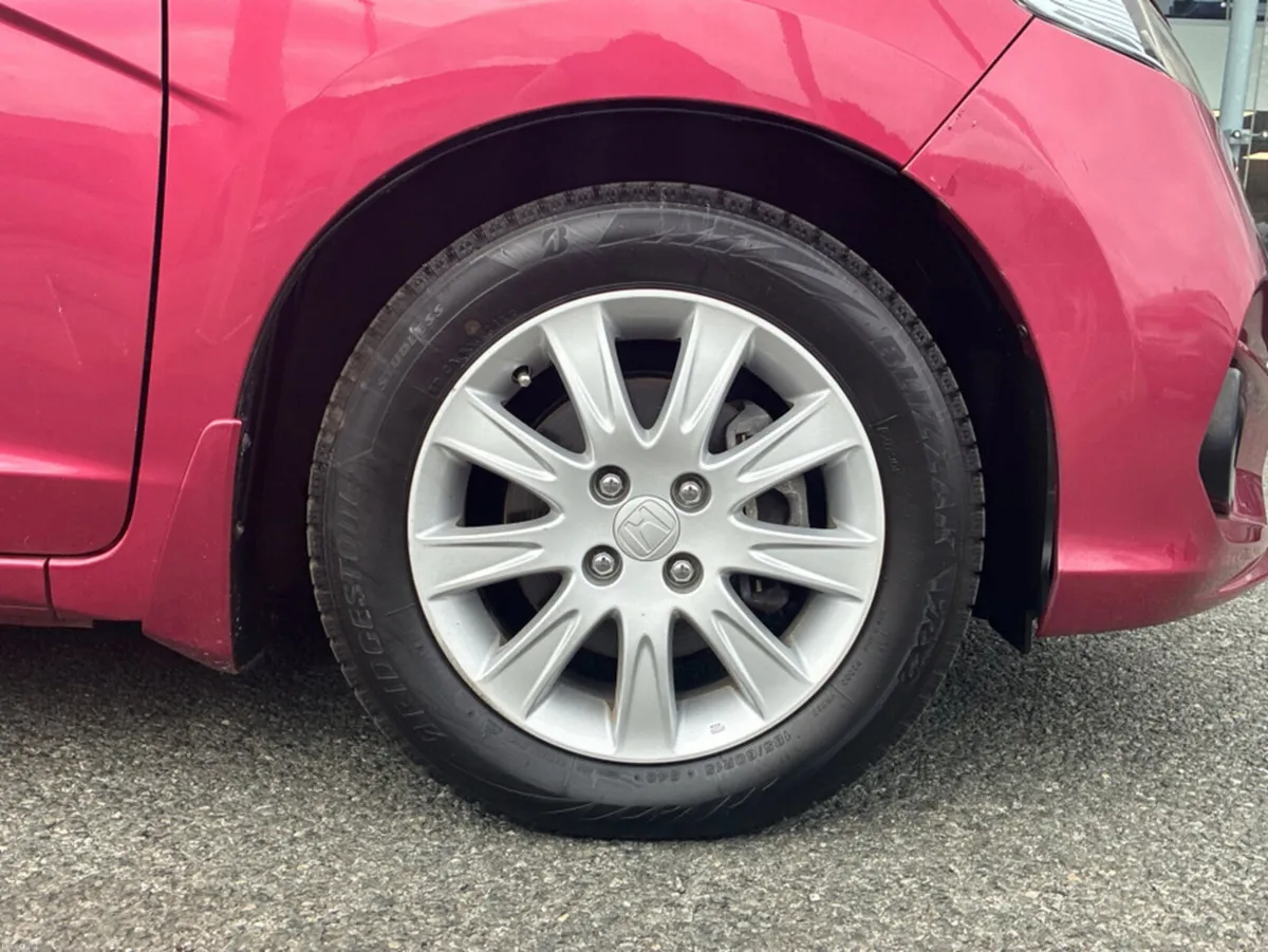 Honda Fit Hybrid Automatic - Image 5