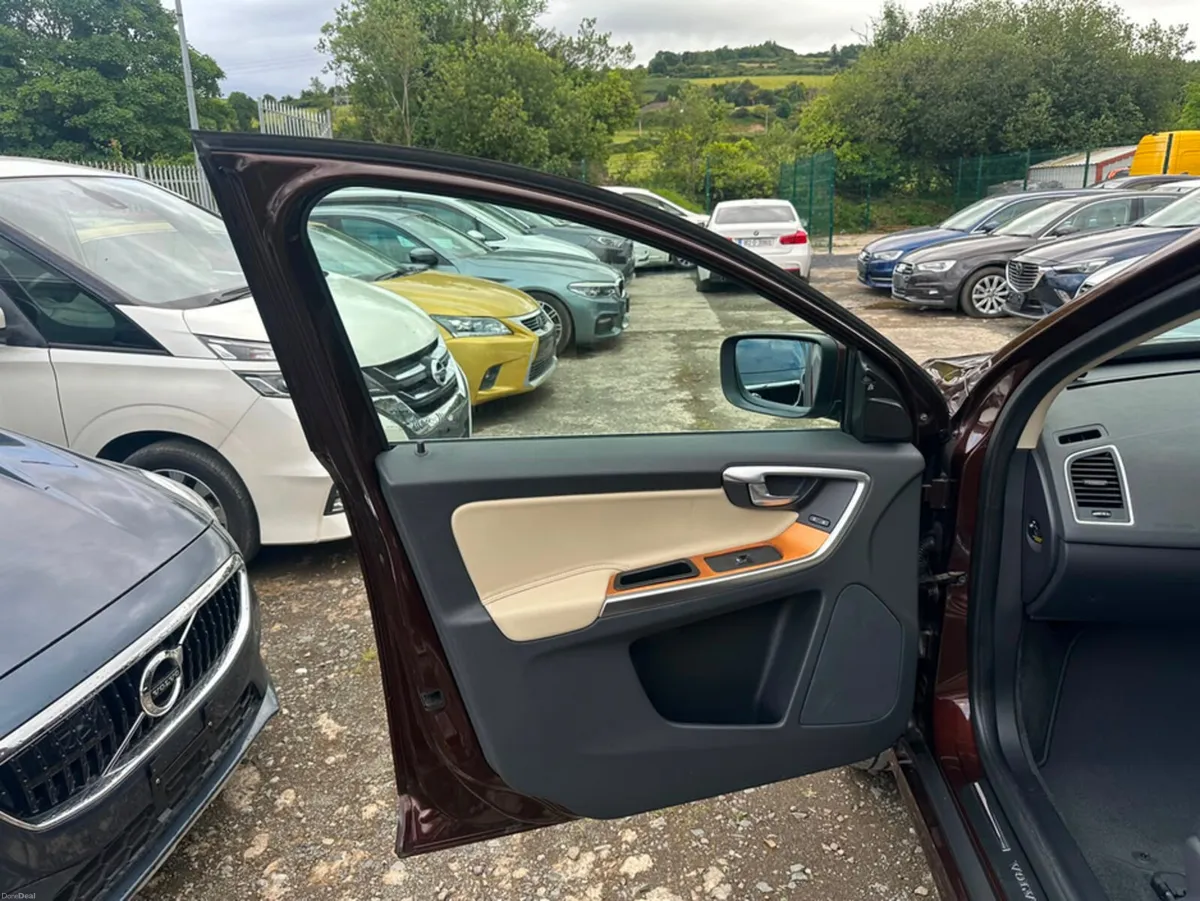 Volvo XC60 D4 CLASSIC - 2.0L Diesel - Automatic - - Image 6