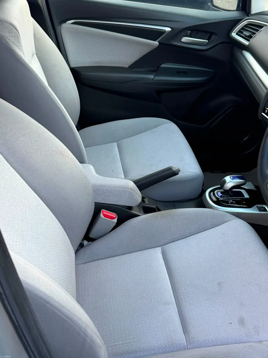 Honda Fit 1.5 Hybrid Automatic 2017 - Image 2