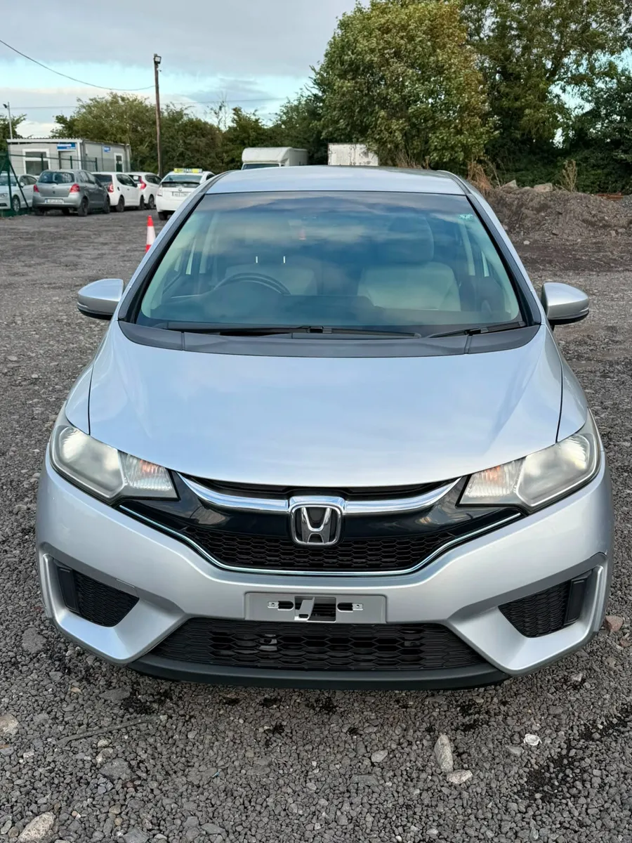 Honda Fit 1.5 Hybrid Automatic 2017 - Image 6