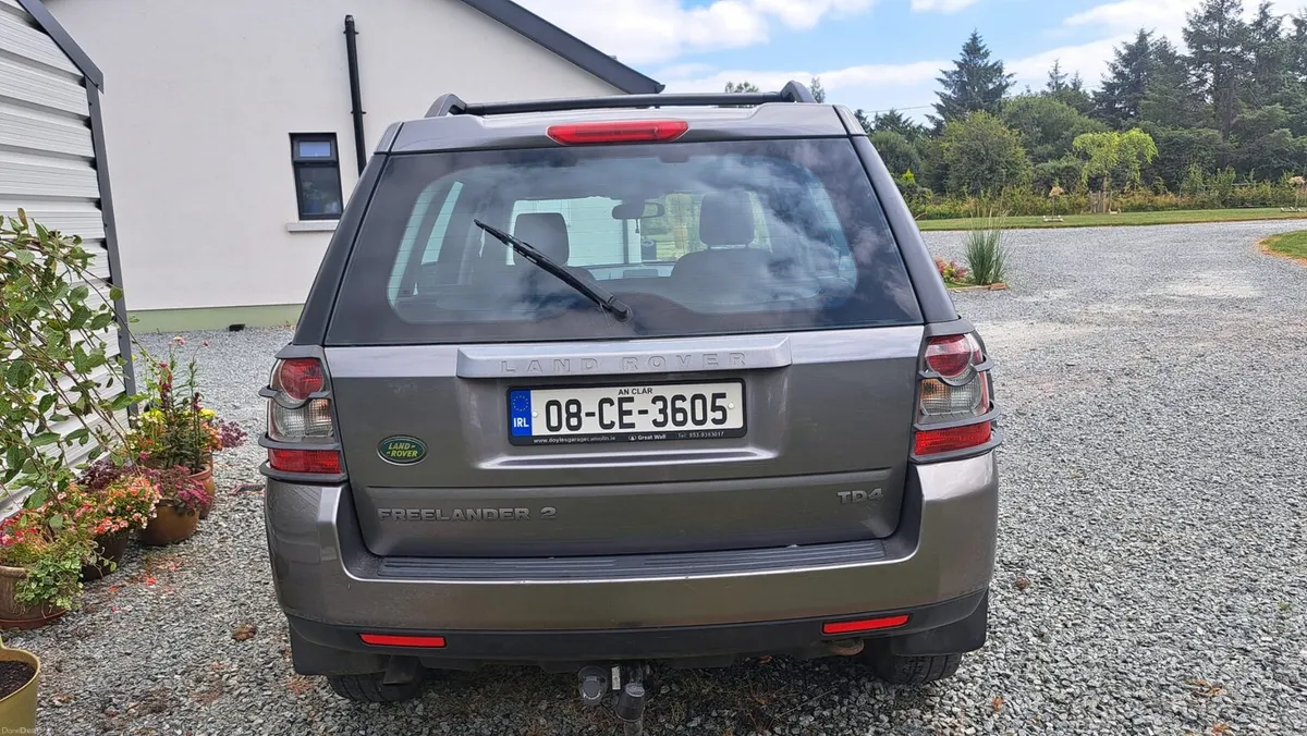 Land Rover Freelander 2 (2008) - Image 2