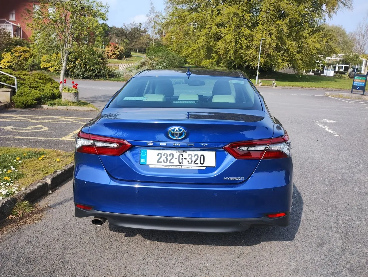 Toyota Camry  luxury Platinum spec 2023 - Image 2