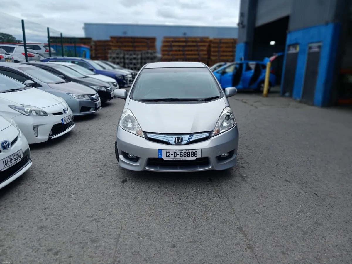 2012 Honda Fit Shuttle Hybrid Automatic/ Estate - Image 2