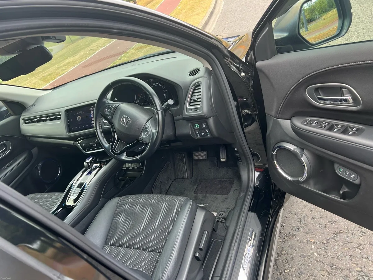 HONDA VEZEL 1.5 AUTOMATIC 2017 Z SENSING HIGH SPEC - Image 6