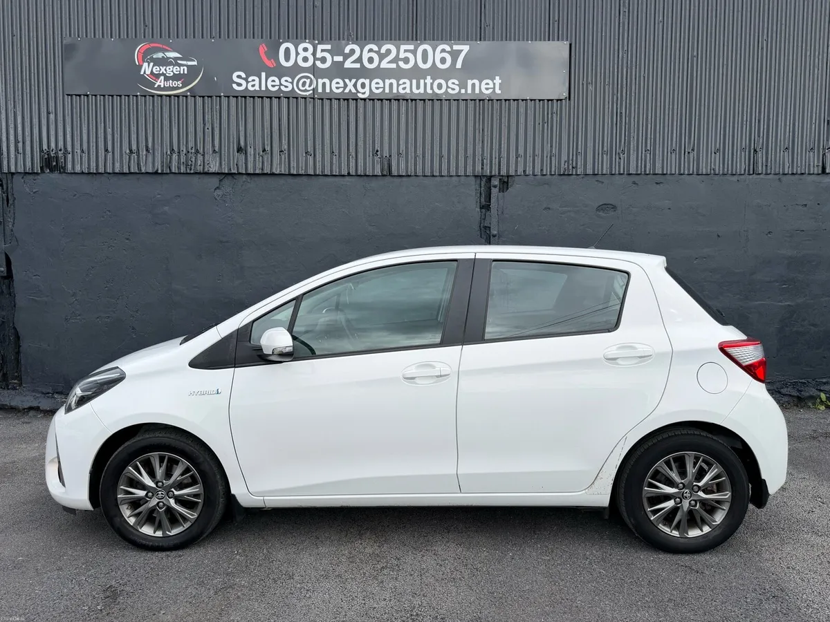 Toyota Yaris Luna Hybrid Auto - Image 3